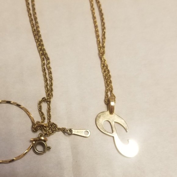 signed Avon letter "P" necklace - Picture 5 of 5